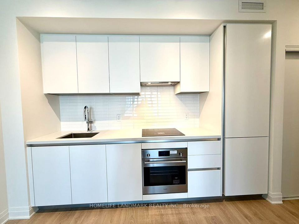 4015 The Exchange 605, Mississauga, ON L5B 0N9 4