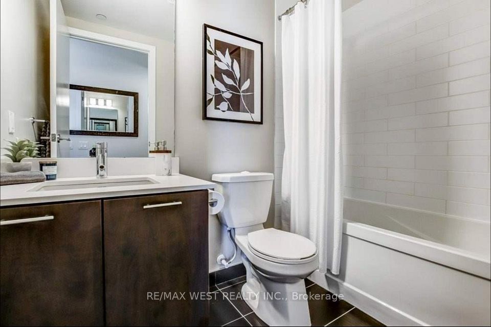 2200 Lake Shore W Boulevard 3905, Toronto, ON M8V 1A4 7