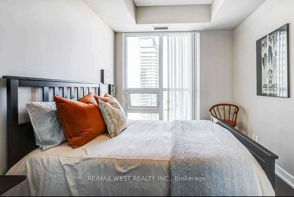 2200 Lake Shore W Boulevard 3905, Toronto, ON M8V 1A4 8