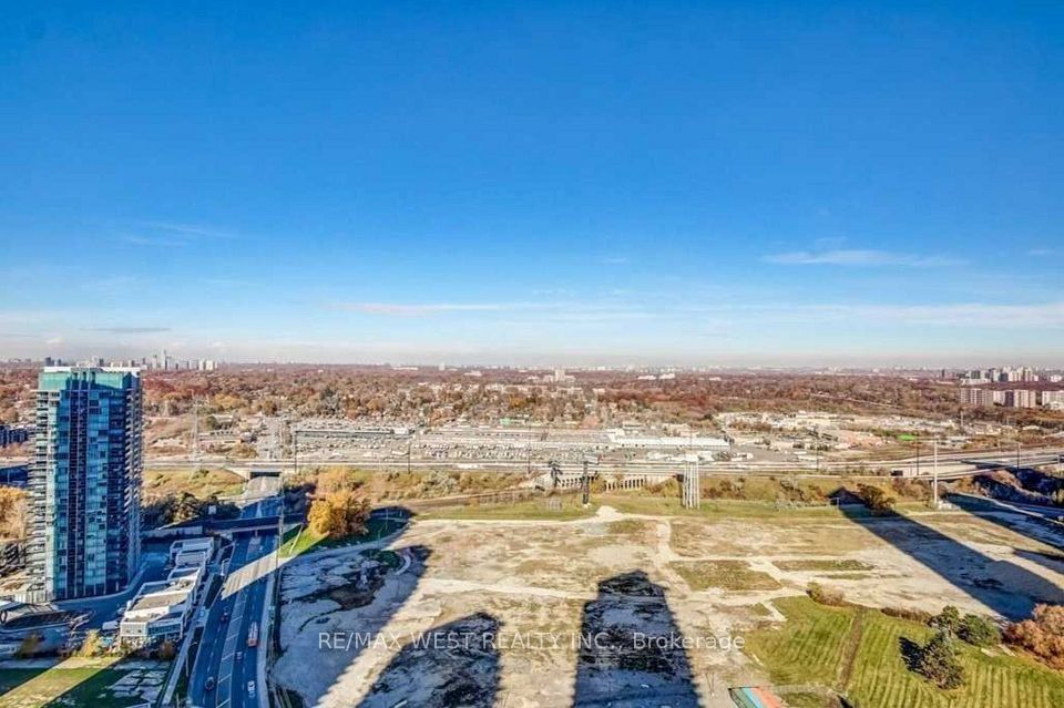 2200 Lake Shore W Boulevard 3905, Toronto, ON M8V 1A4 23