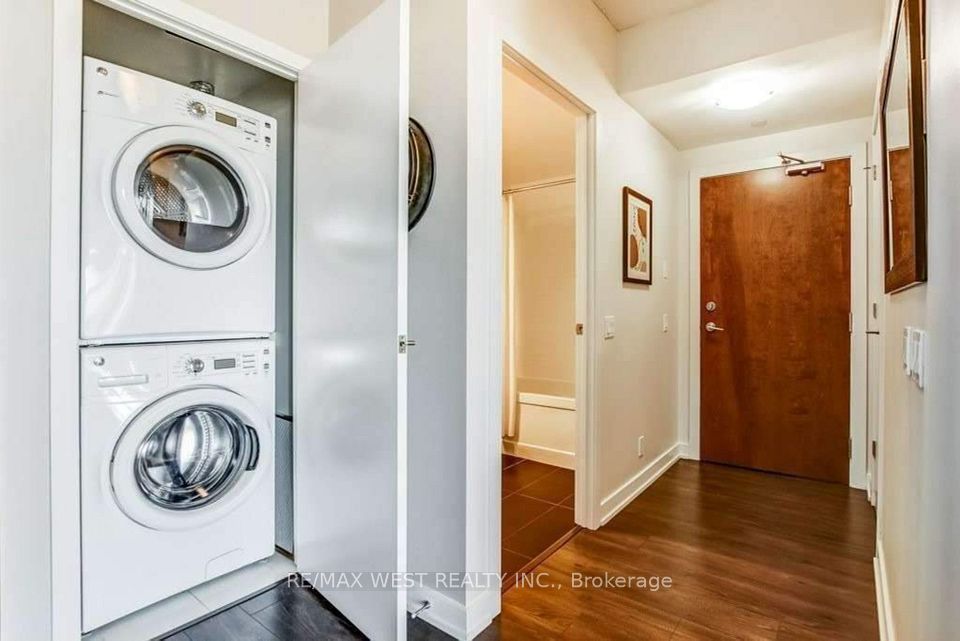 2200 Lake Shore W Boulevard 3905, Toronto, ON M8V 1A4 12