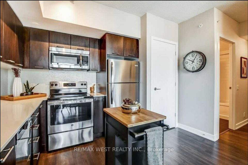 2200 Lake Shore W Boulevard 3905, Toronto, ON M8V 1A4 2