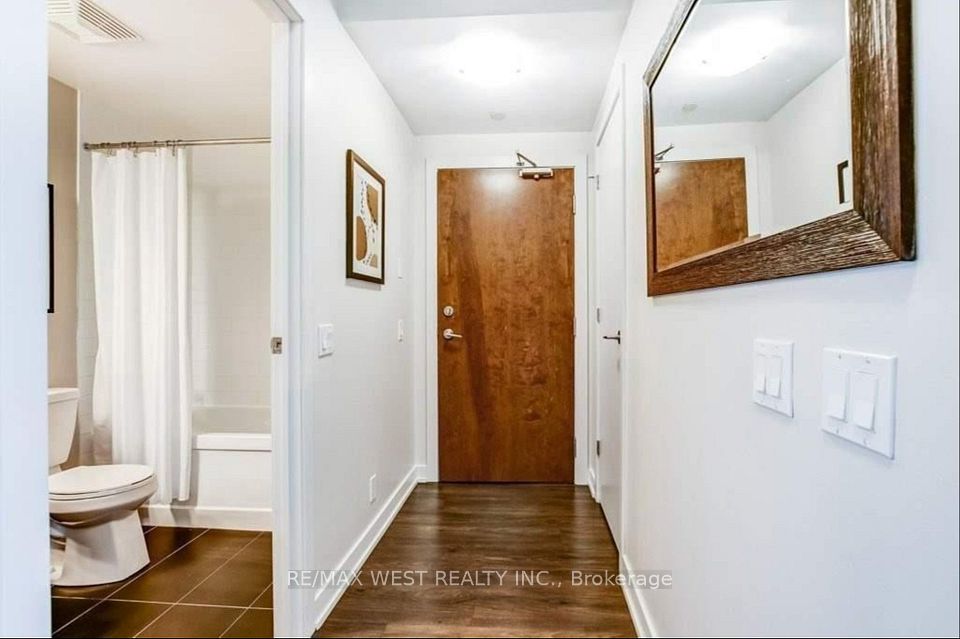 2200 Lake Shore W Boulevard 3905, Toronto, ON M8V 1A4 11