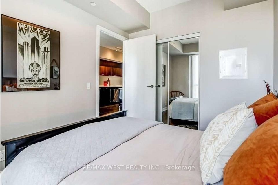 2200 Lake Shore W Boulevard 3905, Toronto, ON M8V 1A4 10