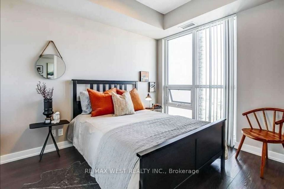 2200 Lake Shore W Boulevard 3905, Toronto, ON M8V 1A4 9