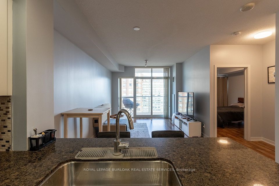 551 Maple Avenue 1408, Burlington, ON L7S 1M7 9