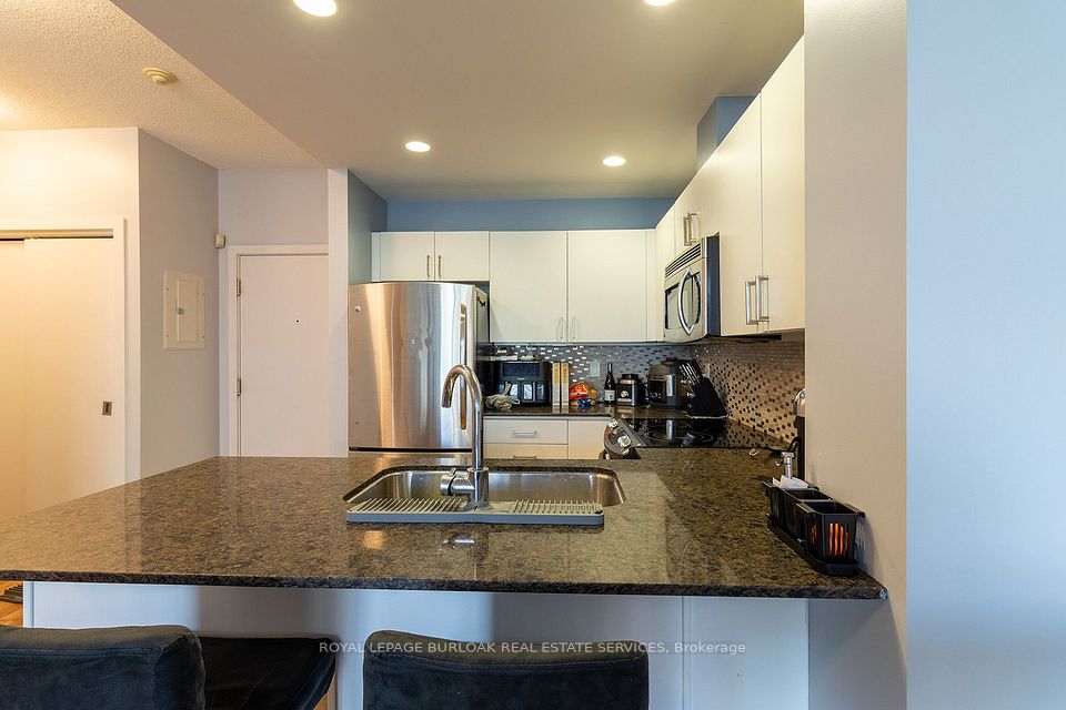 551 Maple Avenue 1408, Burlington, ON L7S 1M7 8