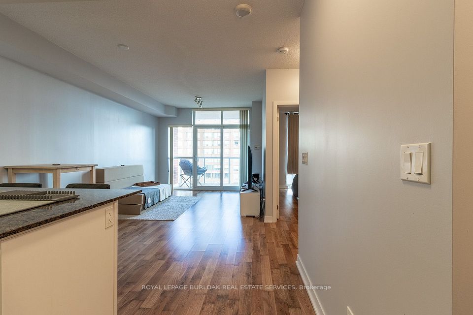 551 Maple Avenue 1408, Burlington, ON L7S 1M7 5