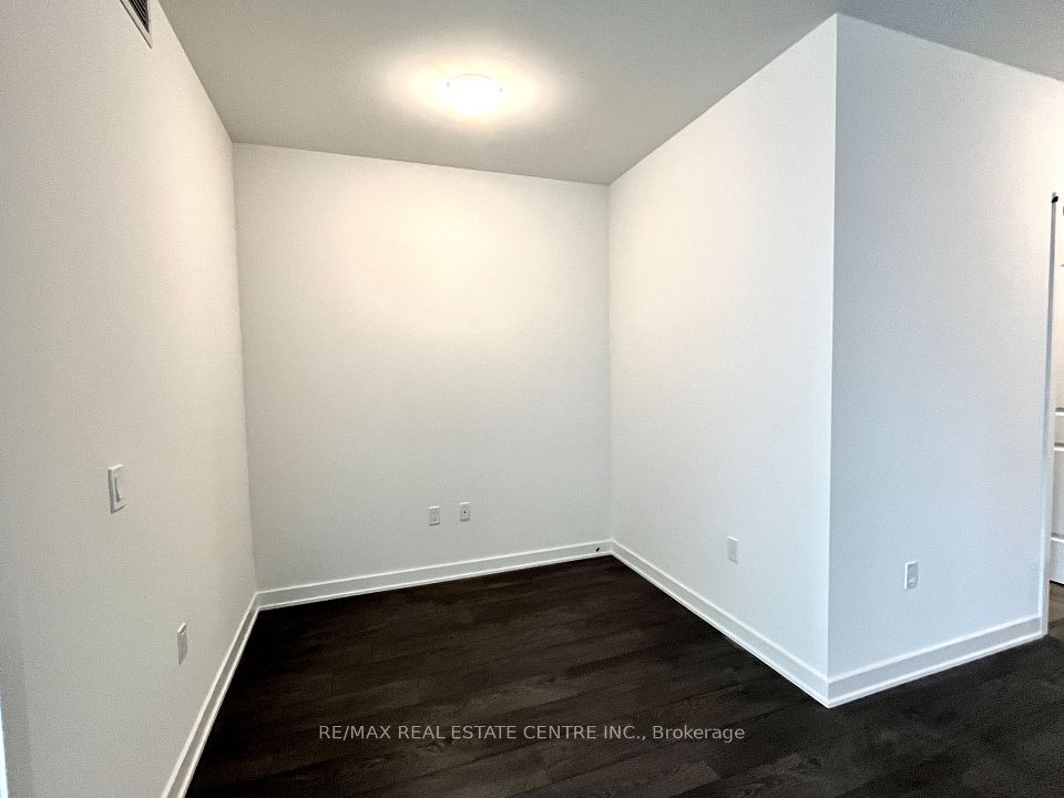 4655 Metcalfe Avenue 1101, Mississauga, ON L5M 0Z7 8