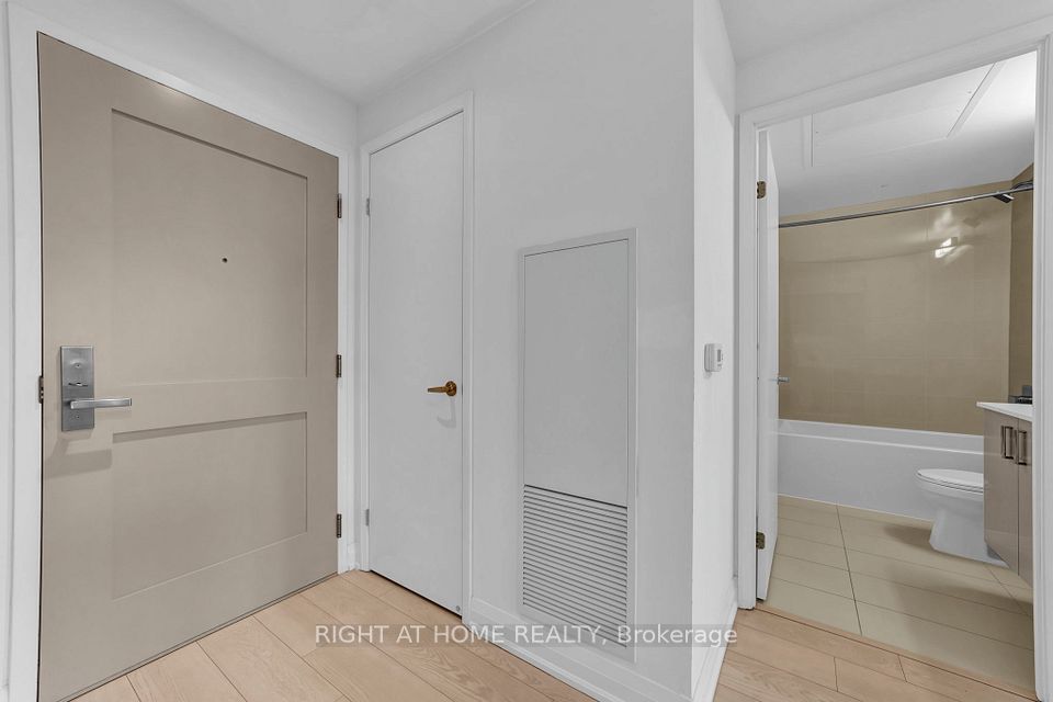 26 Gibbs Road 649, Toronto, ON M9B 0E3 7