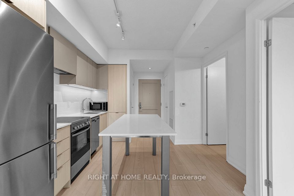 26 Gibbs Road 649, Toronto, ON M9B 0E3 16