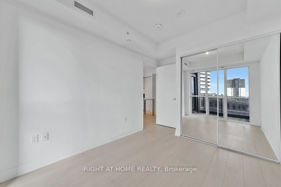 26 Gibbs Road 649, Toronto, ON M9B 0E3 24