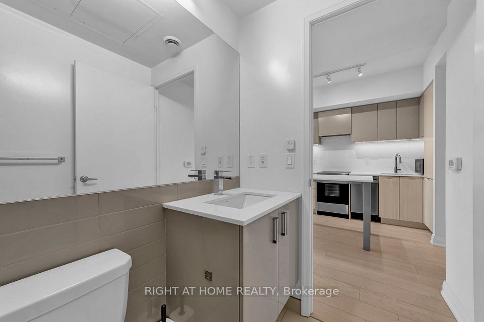 26 Gibbs Road 649, Toronto, ON M9B 0E3 9