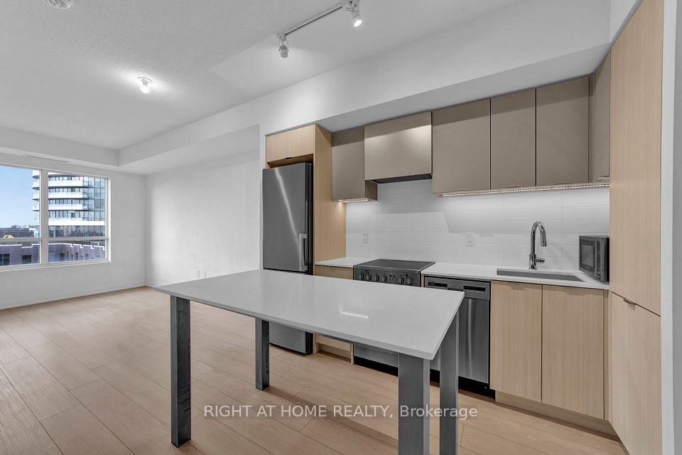 26 Gibbs Road 649, Toronto, ON M9B 0E3 10