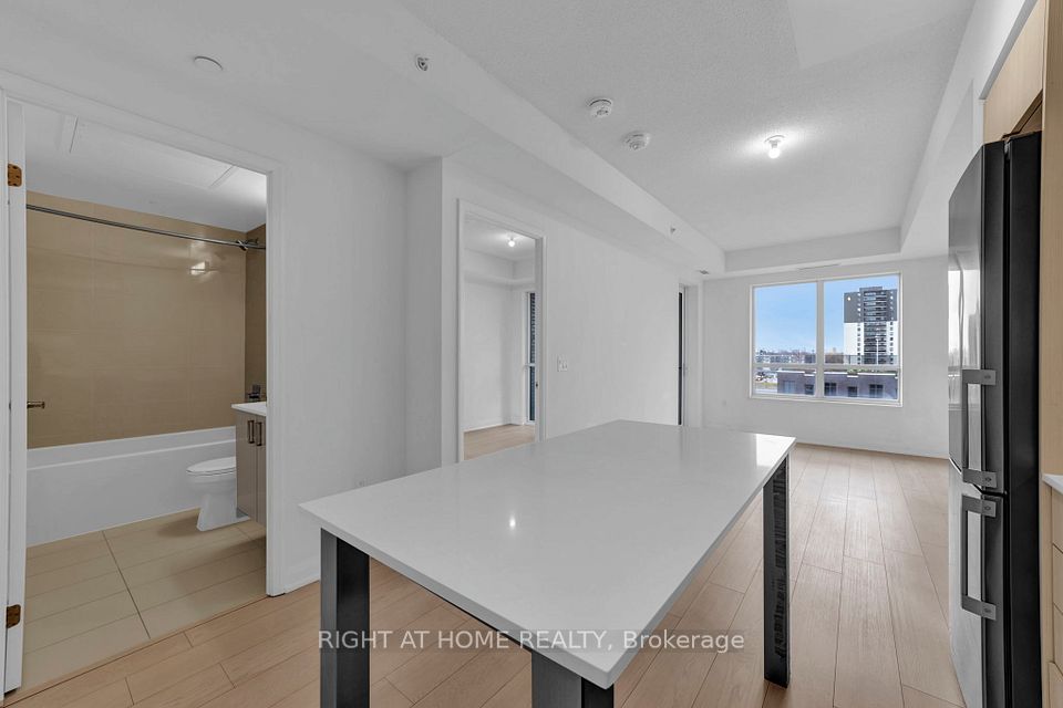 26 Gibbs Road 649, Toronto, ON M9B 0E3 14