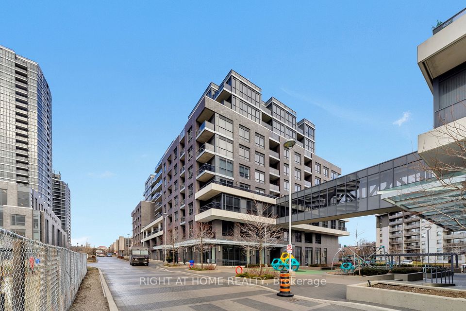 26 Gibbs Road 649, Toronto, ON M9B 0E3 2