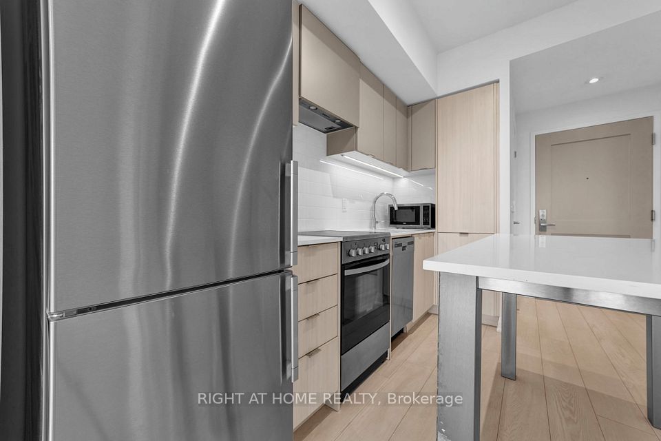 26 Gibbs Road 649, Toronto, ON M9B 0E3 19