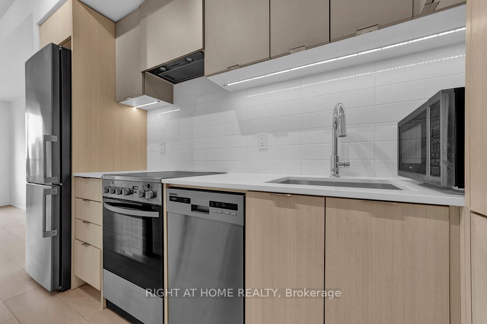 26 Gibbs Road 649, Toronto, ON M9B 0E3 17