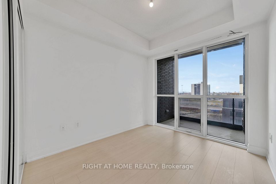 26 Gibbs Road 649, Toronto, ON M9B 0E3 22