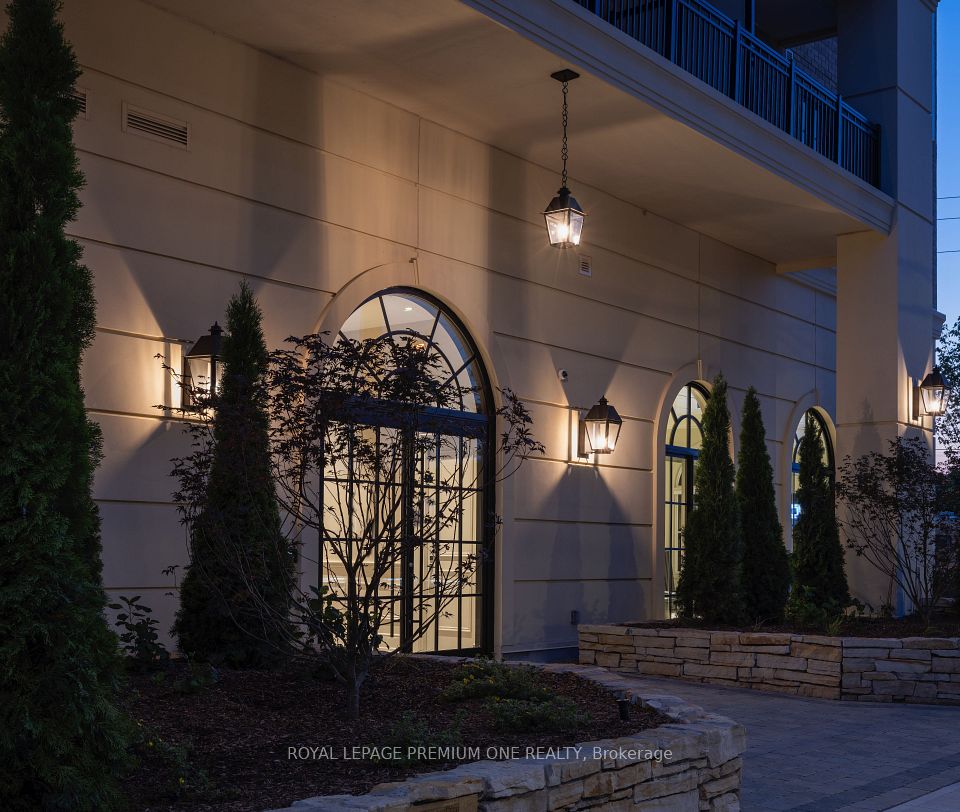 38 Earlington Avenue W 205, Toronto, ON M8X 0B6 5