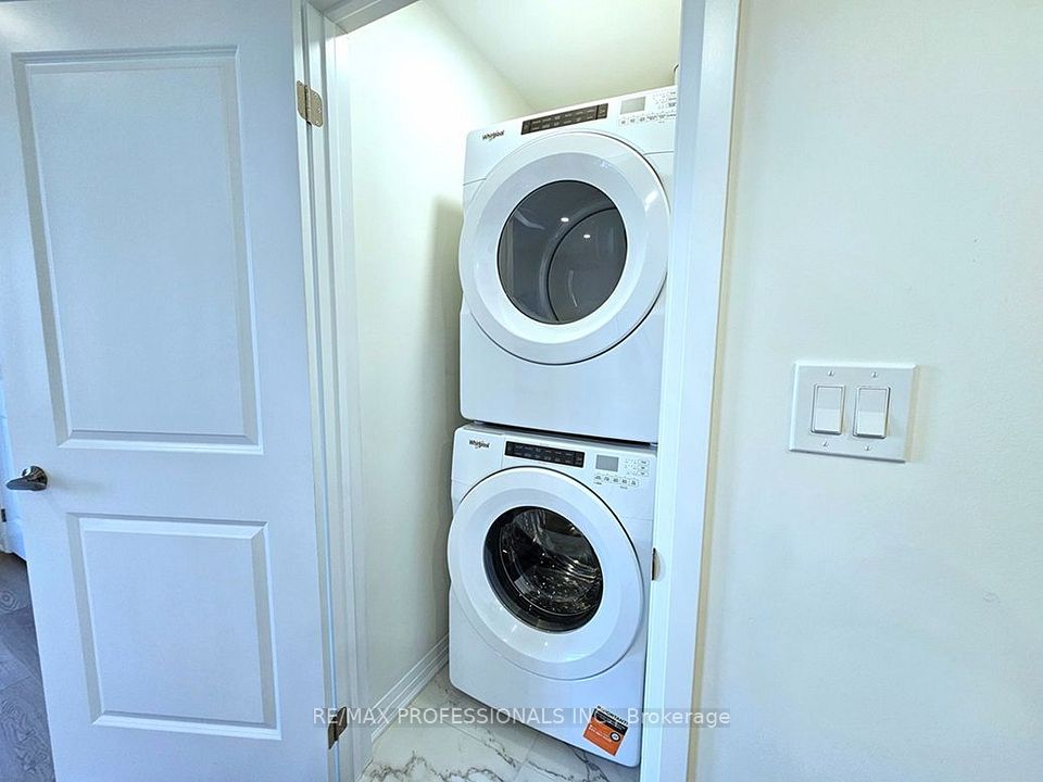 741 Front Royal Street 2, Mississauga, ON L4Y 0G6 23