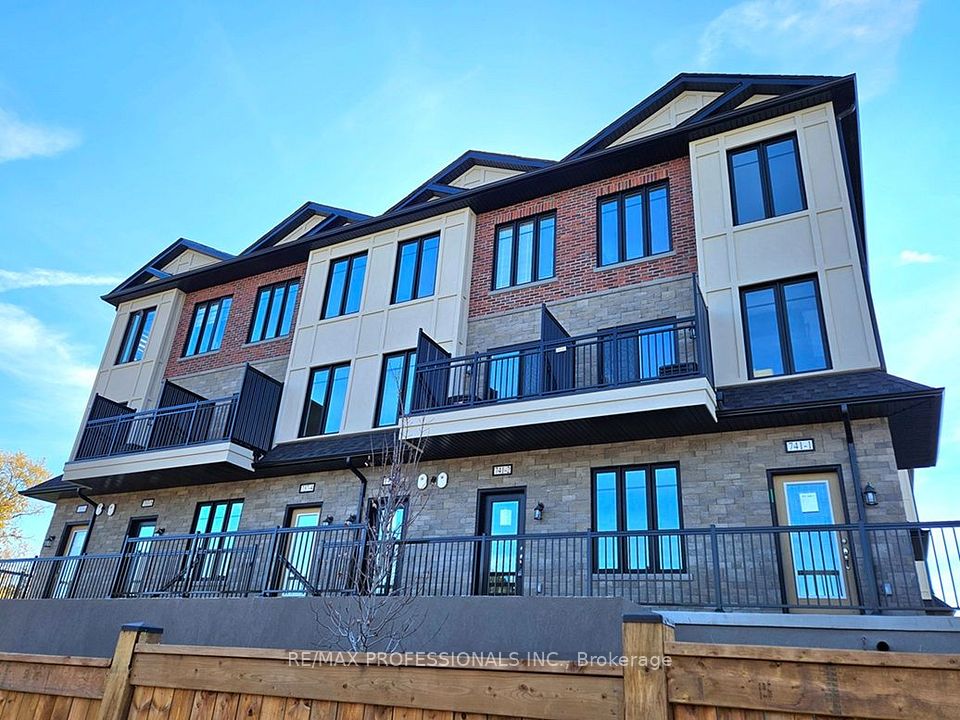741 Front Royal Street 2, Mississauga, ON L4Y 0G6 2
