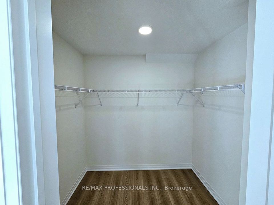 741 Front Royal Street 2, Mississauga, ON L4Y 0G6 14