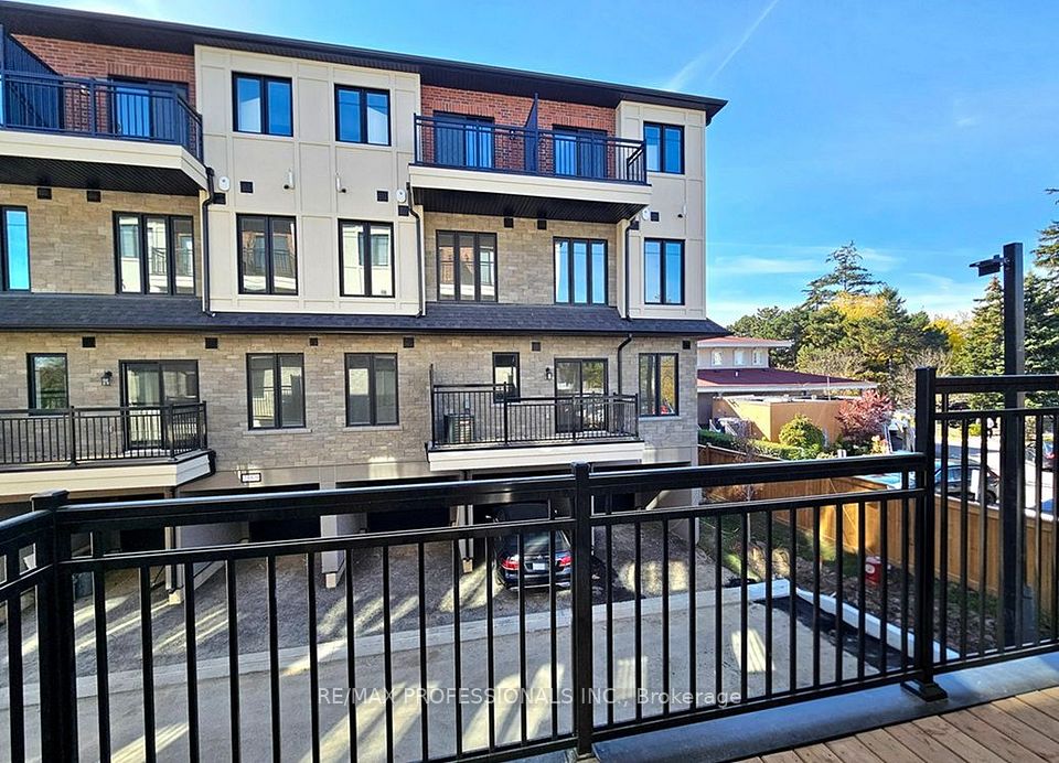 741 Front Royal Street 2, Mississauga, ON L4Y 0G6 17