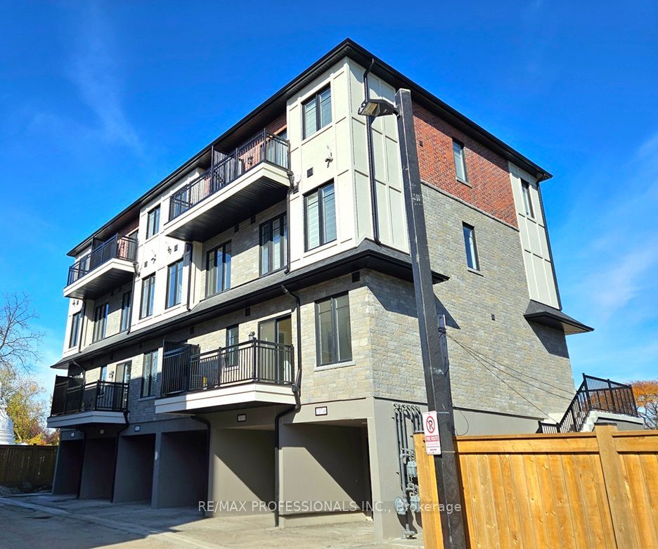 Condo Townhouse at 741 Front Royal Street 2, Mississauga, ON L4Y 0G6