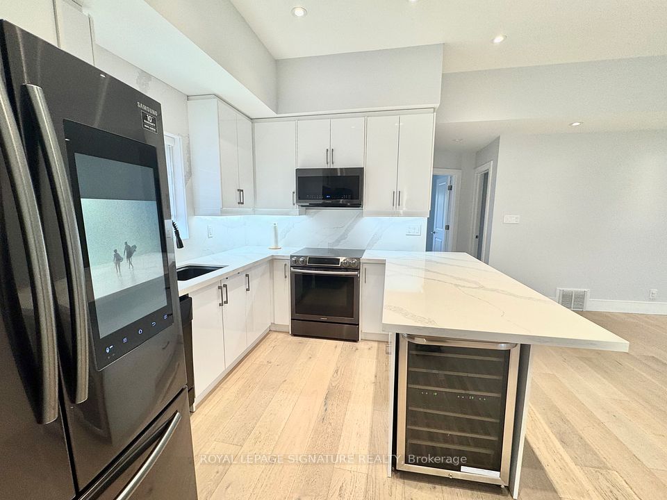 36 Ashmore Avenue, Toronto, ON M8Z 4C4 6