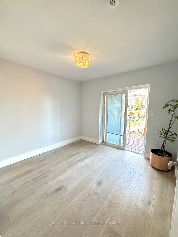 36 Ashmore Avenue, Toronto, ON M8Z 4C4 12