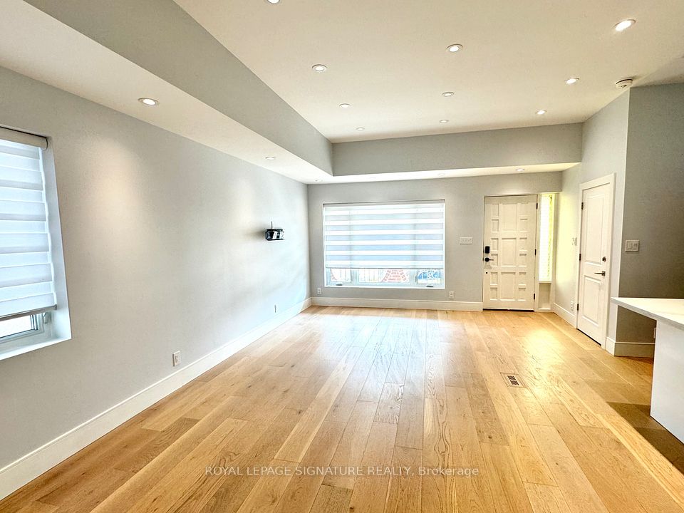 36 Ashmore Avenue, Toronto, ON M8Z 4C4 3