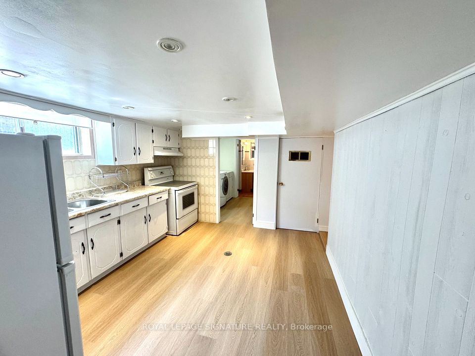 36 Ashmore Avenue, Toronto, ON M8Z 4C4 13