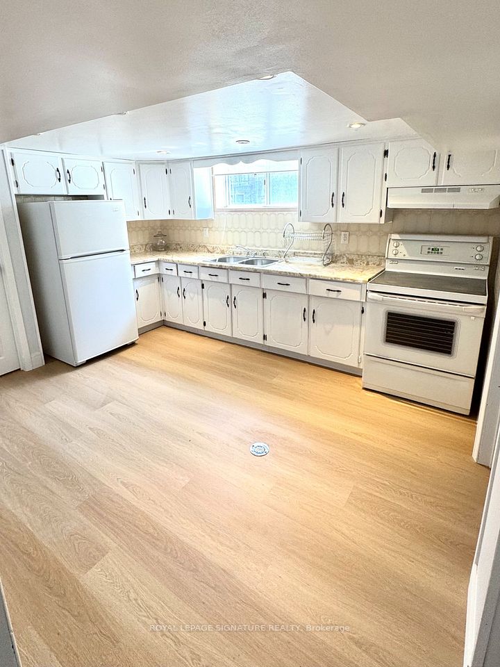 36 Ashmore Avenue, Toronto, ON M8Z 4C4 14