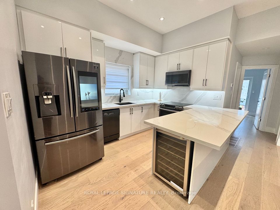 36 Ashmore Avenue, Toronto, ON M8Z 4C4 5