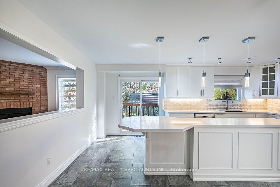 3166 SHADETREE Drive MAIN & 2ND, Mississauga, ON L5N 6P3 17