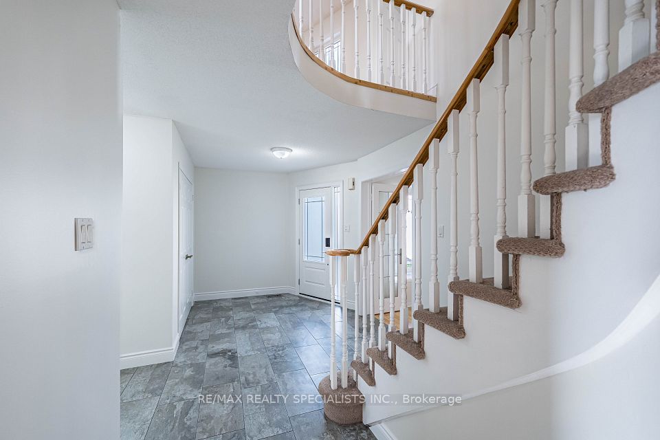 3166 SHADETREE Drive MAIN & 2ND, Mississauga, ON L5N 6P3 22