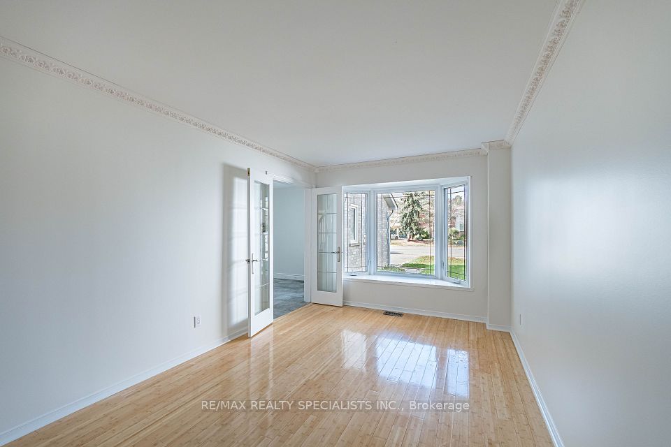 3166 SHADETREE Drive MAIN & 2ND, Mississauga, ON L5N 6P3 6