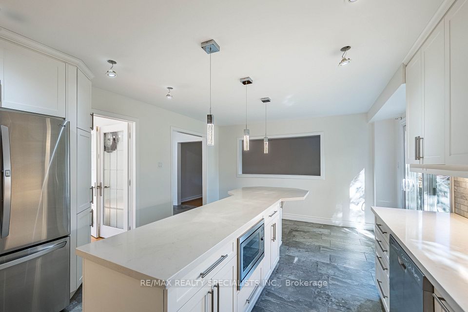 3166 SHADETREE Drive MAIN & 2ND, Mississauga, ON L5N 6P3 18
