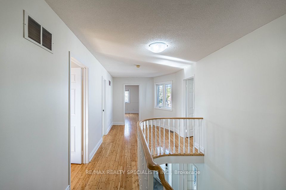 3166 SHADETREE Drive MAIN & 2ND, Mississauga, ON L5N 6P3 24