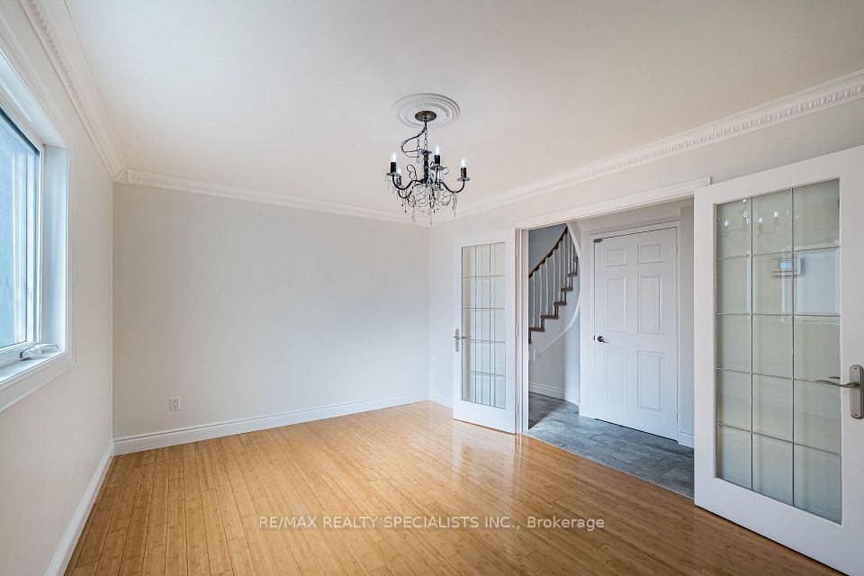 3166 SHADETREE Drive MAIN & 2ND, Mississauga, ON L5N 6P3 7