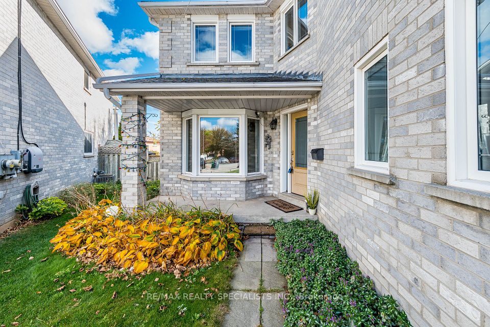 3166 SHADETREE Drive MAIN & 2ND, Mississauga, ON L5N 6P3 4