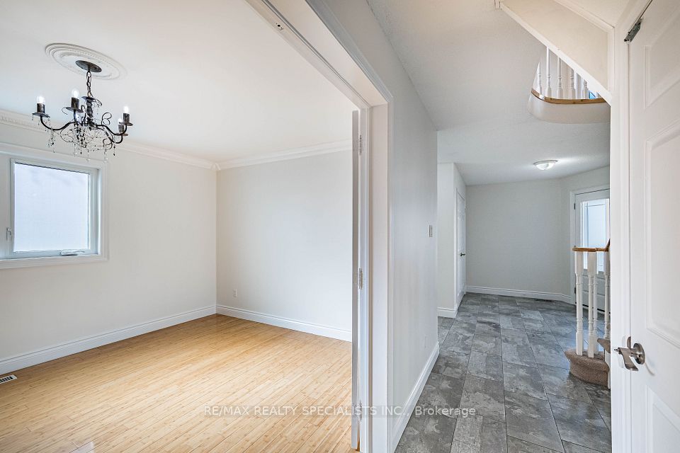 3166 SHADETREE Drive MAIN & 2ND, Mississauga, ON L5N 6P3 9