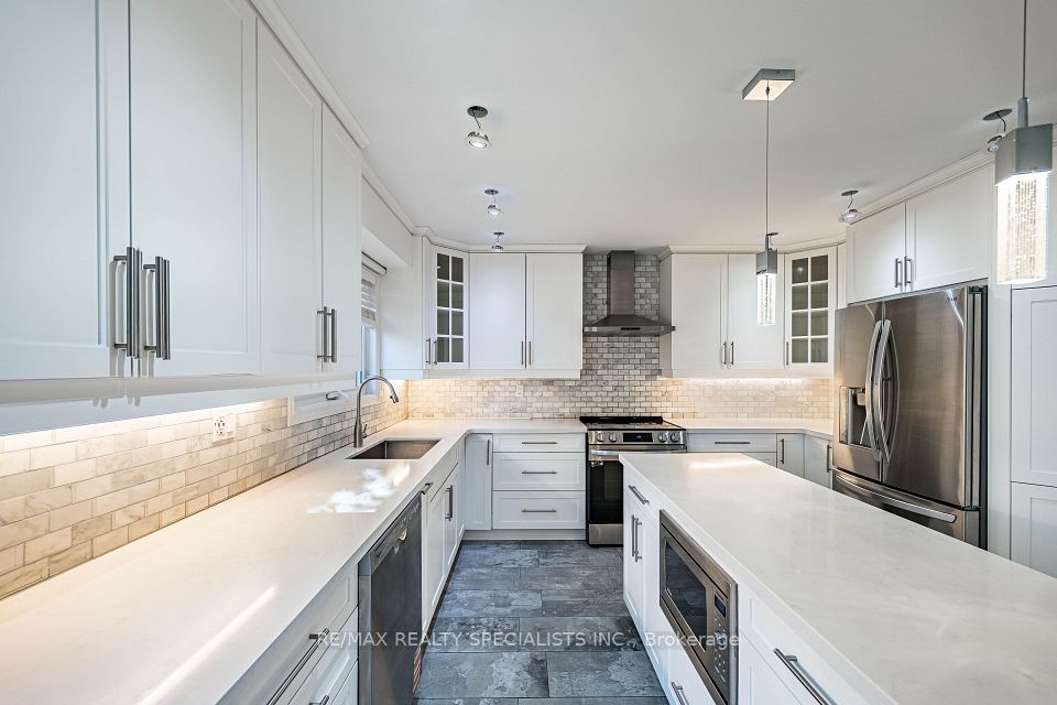 3166 SHADETREE Drive MAIN & 2ND, Mississauga, ON L5N 6P3 20