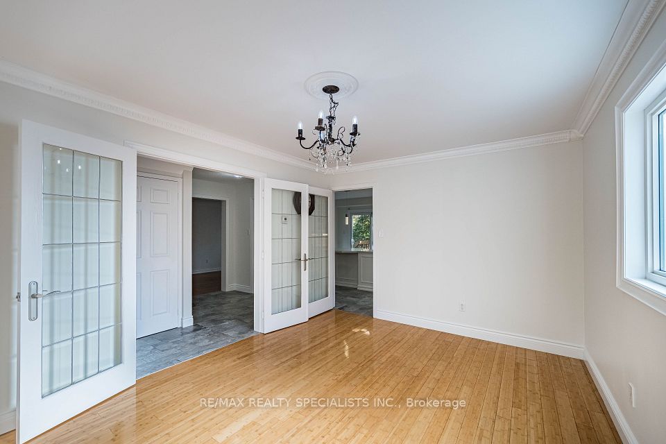 3166 SHADETREE Drive MAIN & 2ND, Mississauga, ON L5N 6P3 8