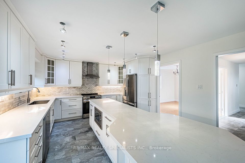 3166 SHADETREE Drive MAIN & 2ND, Mississauga, ON L5N 6P3 16