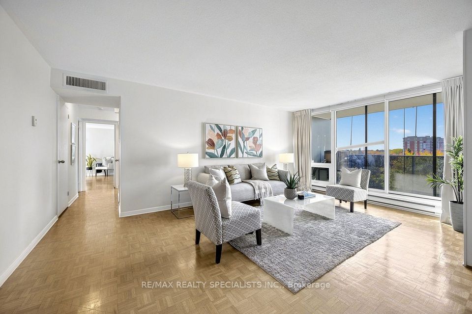 61 Richview Road 609, Toronto, ON M9A 4B5 2