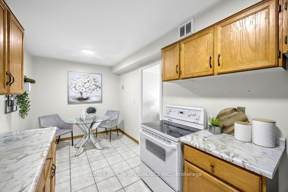 61 Richview Road 609, Toronto, ON M9A 4B5 18