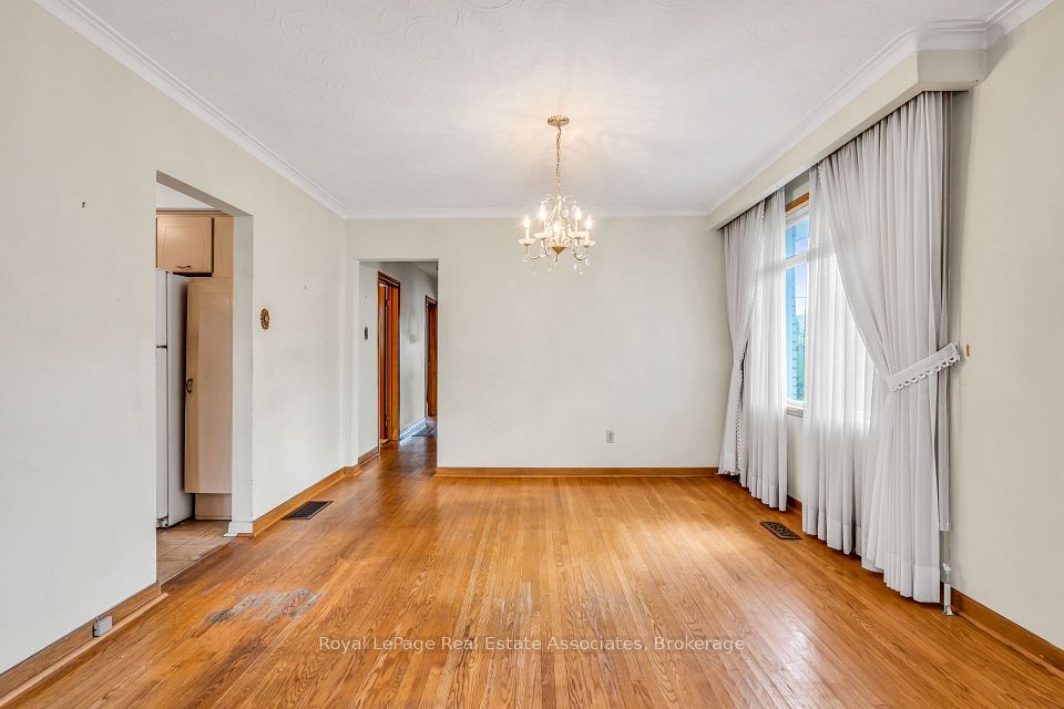 59 Stapleton Drive, Toronto, ON M9R 2Z8 11