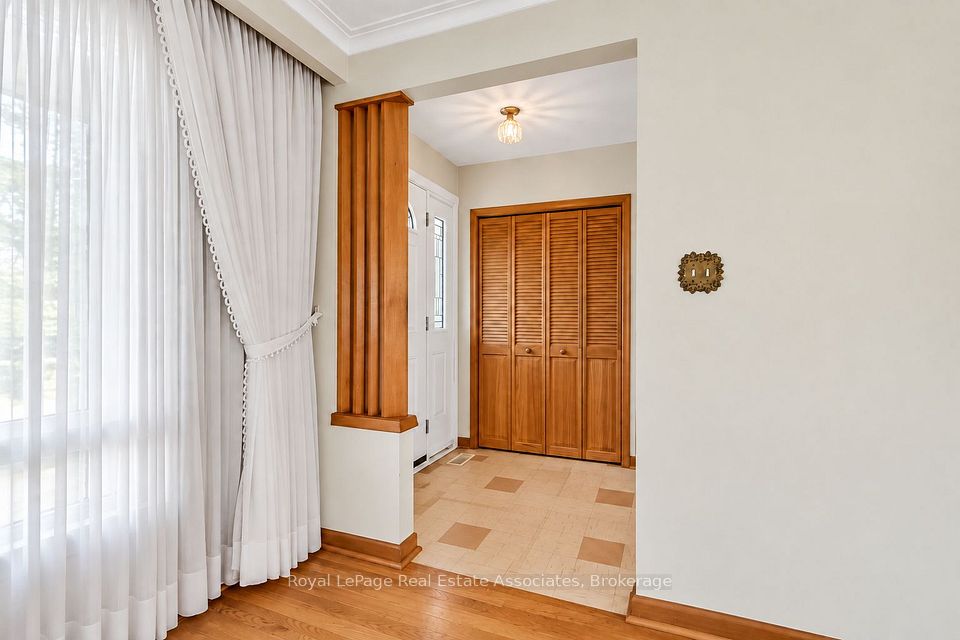 59 Stapleton Drive, Toronto, ON M9R 2Z8 6